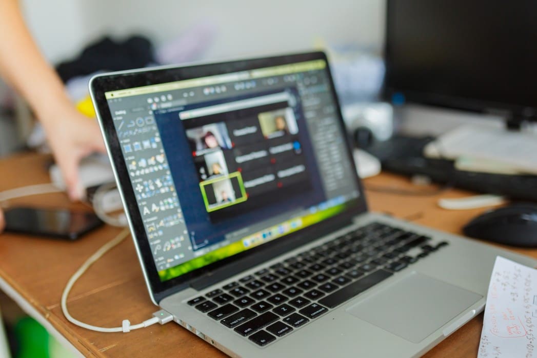 connection-zoom-conference-using-laptop-video-call-online-learning-business-meeting_t20_drWjmA