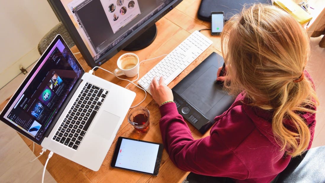 woman-working-at-the-home-office-with-a-lot-of-technical-appliances_t20_kn1eYr